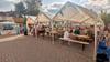 Unter dem Pavillon genossen die meisten Besucher den überaus sonnigen Tag in Raguhn. 