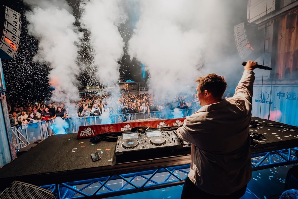 Vor und auf der Hauptbühne hatten alle ihren Spaß, so auch DJ Pip alias Philip Krahnert, der zu den Hauptorganisatoren des BruPaBu-Festivals gehört.