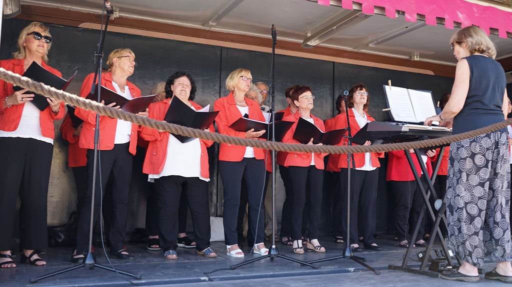 Der gemischter Chor ist bei jedem Stadtfest dabei.