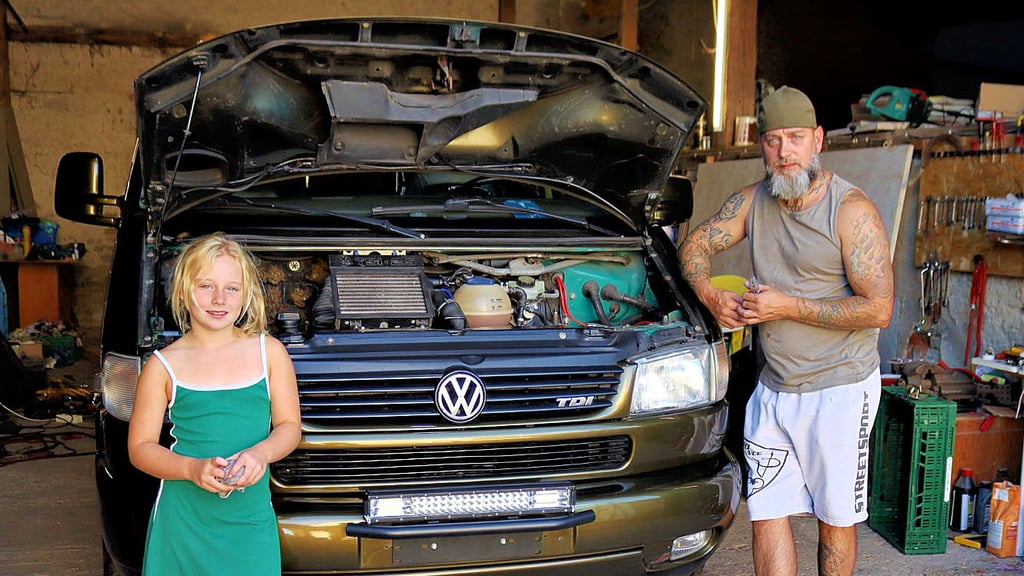 Bulliliebhaber Pierre Harnack mit seiner 8-jährigen Tochter Meira und „Big Betty“.