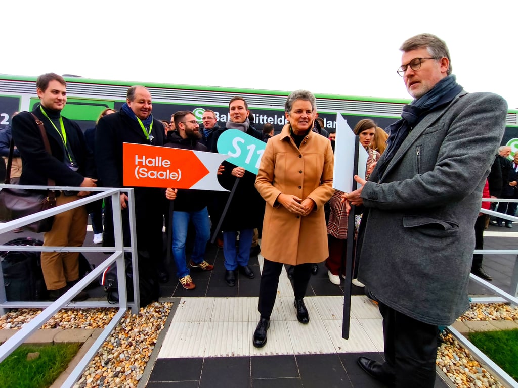 Im Dezember vorigen Jahres freute sich Sachsen-Anhalts Verkehrsministerin Lydia Hüskens (FDP) noch über den S-Bahn-Anschluss von Querfurt (Saalekreis). Nun stellt sie fest, die Bahn sei „am Limit des Zumutbaren“ angekommen.