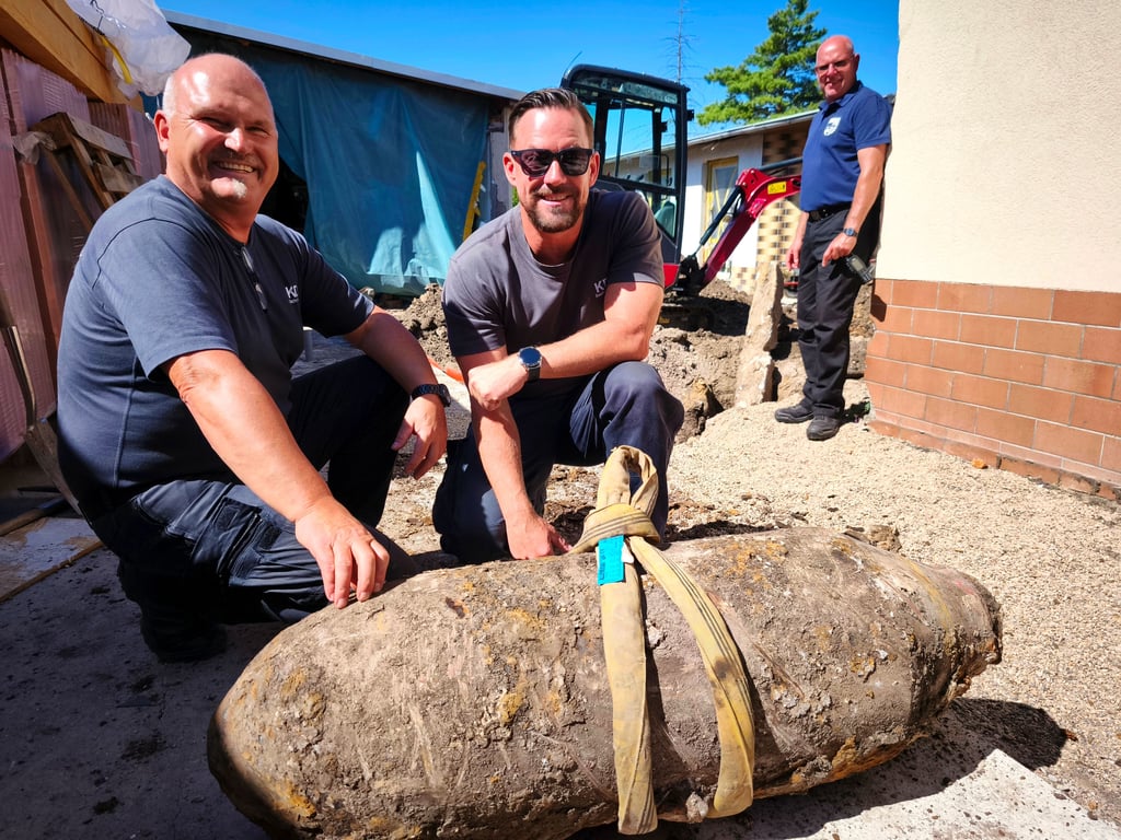 Udo Theilemann und Danny Knabe haben die in Braunsbedra entdeckte Bombe erfolgreich entschärft.