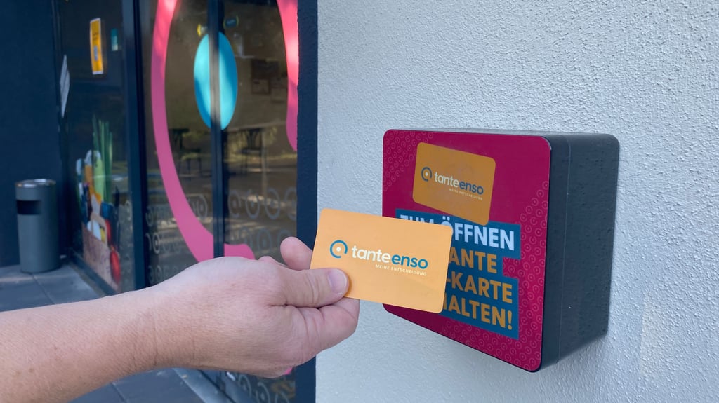 Die Tante-Enso-Karte ist der Schlüssel, um in den aktuell bundesweit 75 Filialen rund um die Uhr einkaufen zu können.
