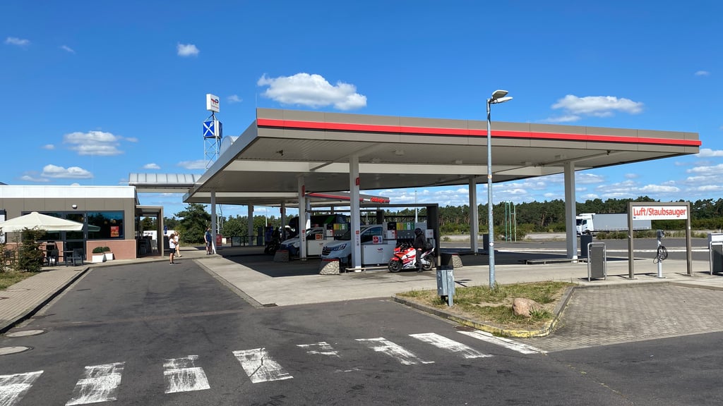 Der Rasthof Schopsdorf an der A2, auf dem die Fans von Hannover 96 wüteten und eine Mitarbeiterin angingen