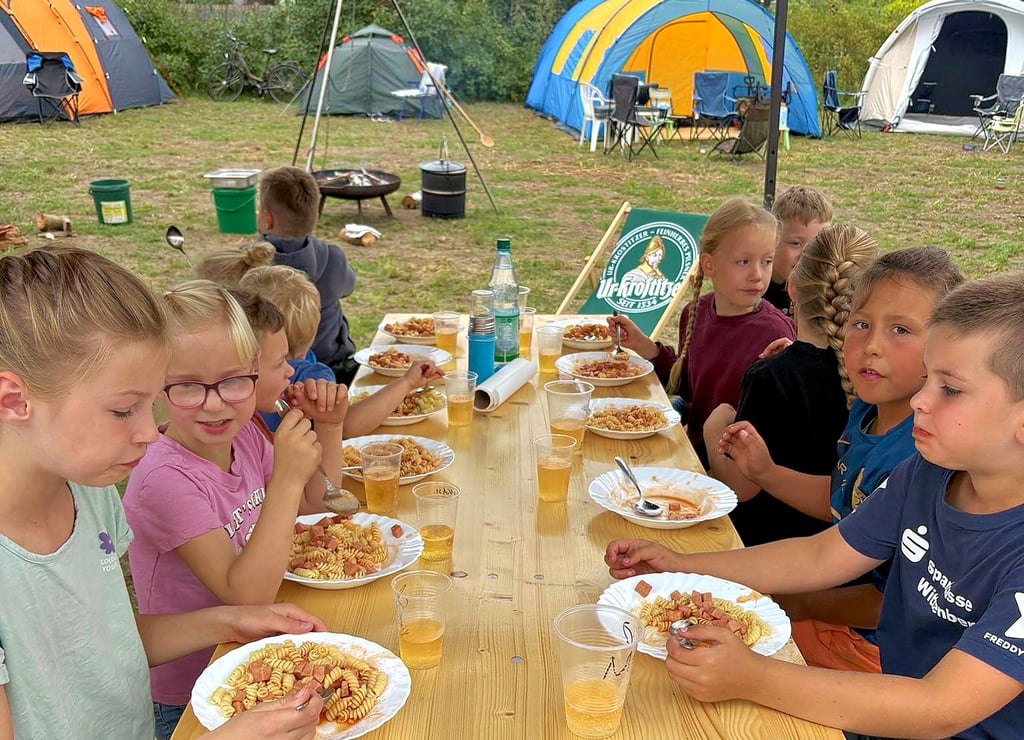 Würstchengulasch waren beim ersten Zörnigaller Familien-Camp der Renner.