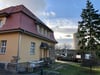 Die Hortvilla in Osterfeld wurde in den zurückliegenden Monaten sanioert und hat ein neues Dach sowie  eine neue Fassade bekommen. Mittlerweile sind die Außenanlagen auch fertig.