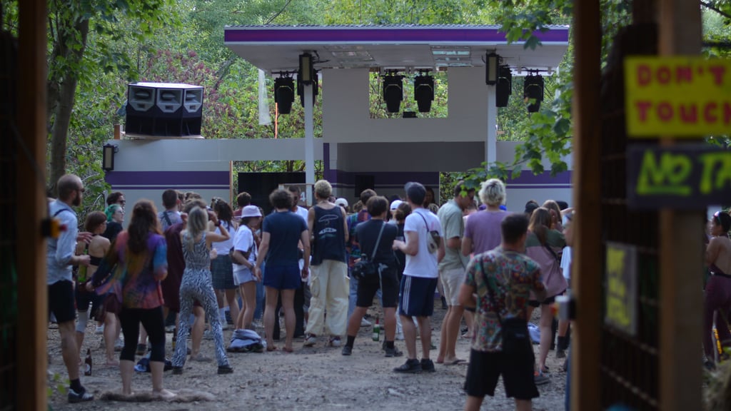 Beim Tarmac-Festival auf dem Flugplatzgelände bei Allstedt wird rund um die Uhr durchgetanzt.