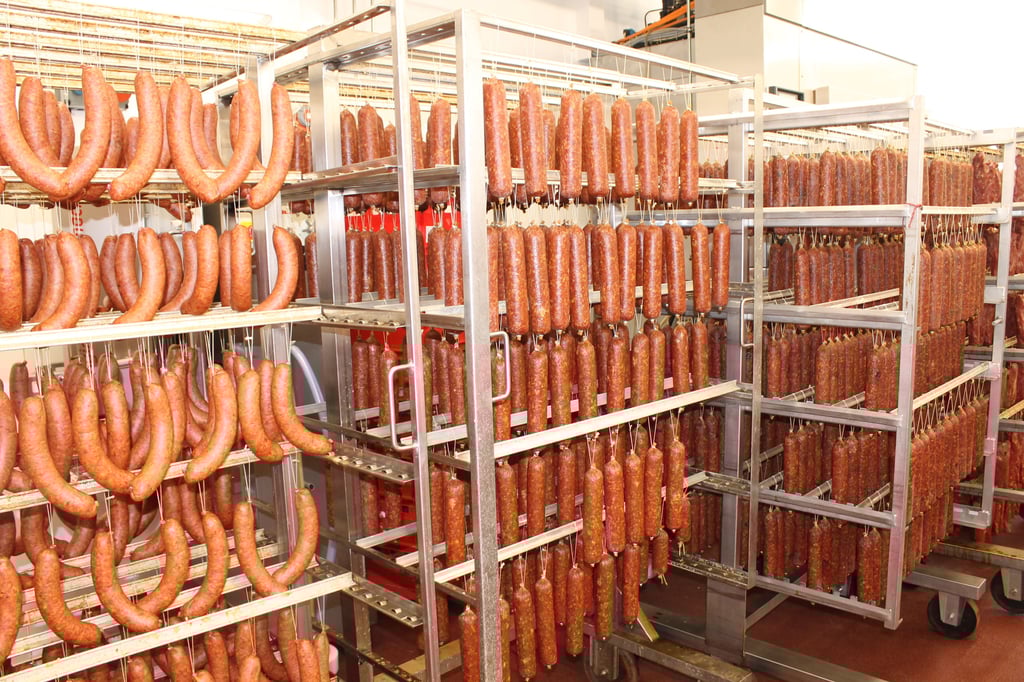 Die Fleisch- und Wurstwaren werden im modernsten Fleischereibetrieb der Harzer Region hergestellt.