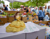 In der Hagenstraße kann bald nach Herzenslust gestöbert werden – bei  „Rollis Flohmarkt“.