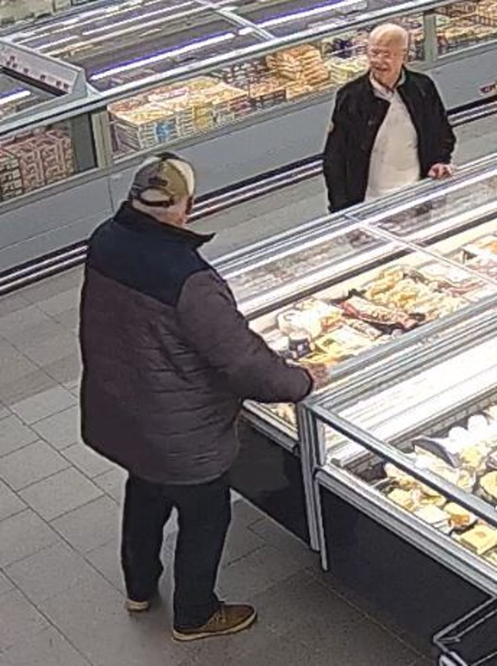 Diebstahl in Bad Bibra: Wer kennt die zwei Männer?