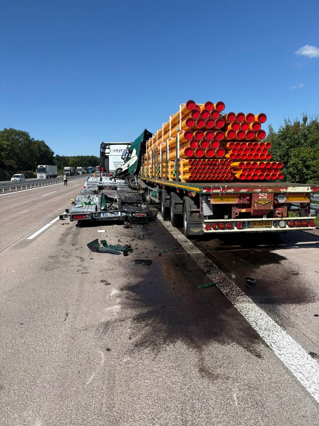 Der Verkehr wird an der A2-Unfallstelle vorbeigeleitet.