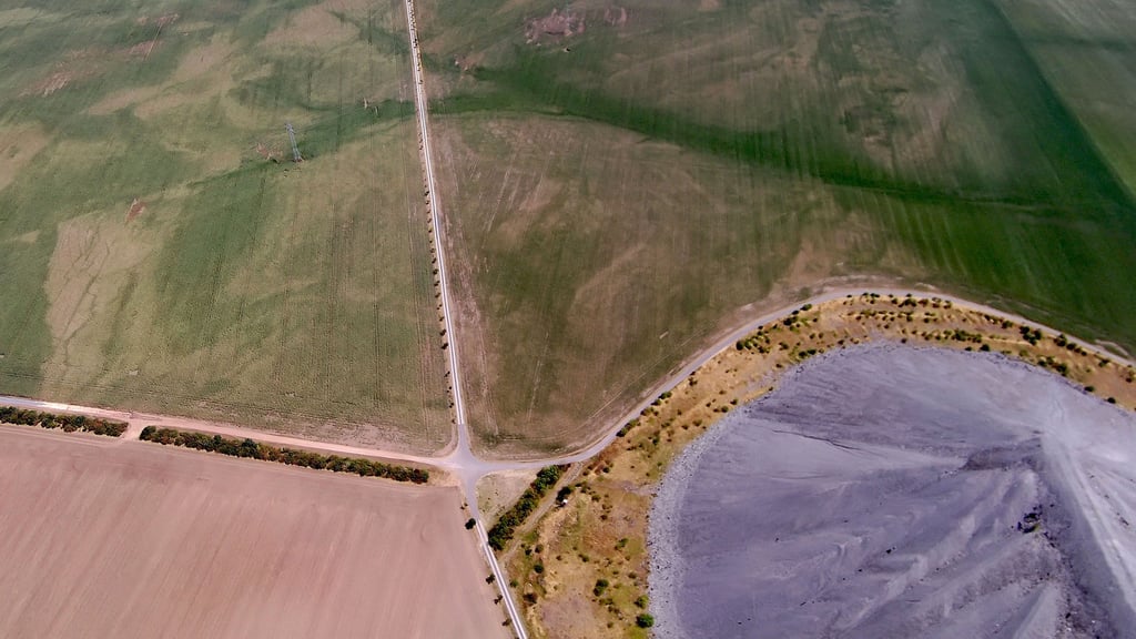 Nahe der Schachthalde Niederröblingen und der A38 sollen ein Solarpark und ein großer Batteriespeicher entstehen.