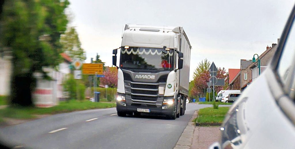 Der Ausbau der B190 in Binde hat hohe Priorität. Dort wurde die erlaubte Geschwindigkeit wegen Bauschäden auf Tempo 30 reduziert.