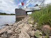 Wenig Wasser: Schiffsanleger der Elbe am Kornhaus in Dessau, im Juli