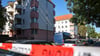 In Leipzig demonstrieren Menschen, nachdem es im Stadtteil Reudnitz zu einem Tötungsdelikt gekommen war. (Symbolbild)