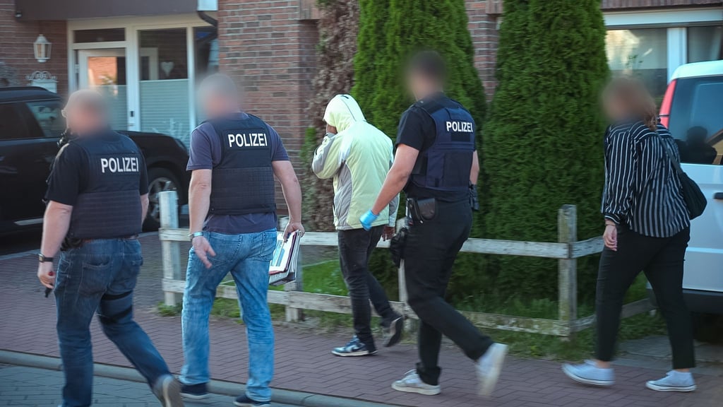 Spezialkräfte waren am Morgen in die Wohnung des Mannes eingedrungen.