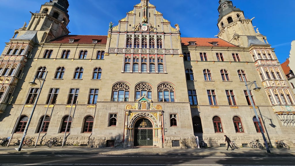 Ein 14-Jähriger musste mehr als eine Stunde vor dem Landgericht Halle aussagen.