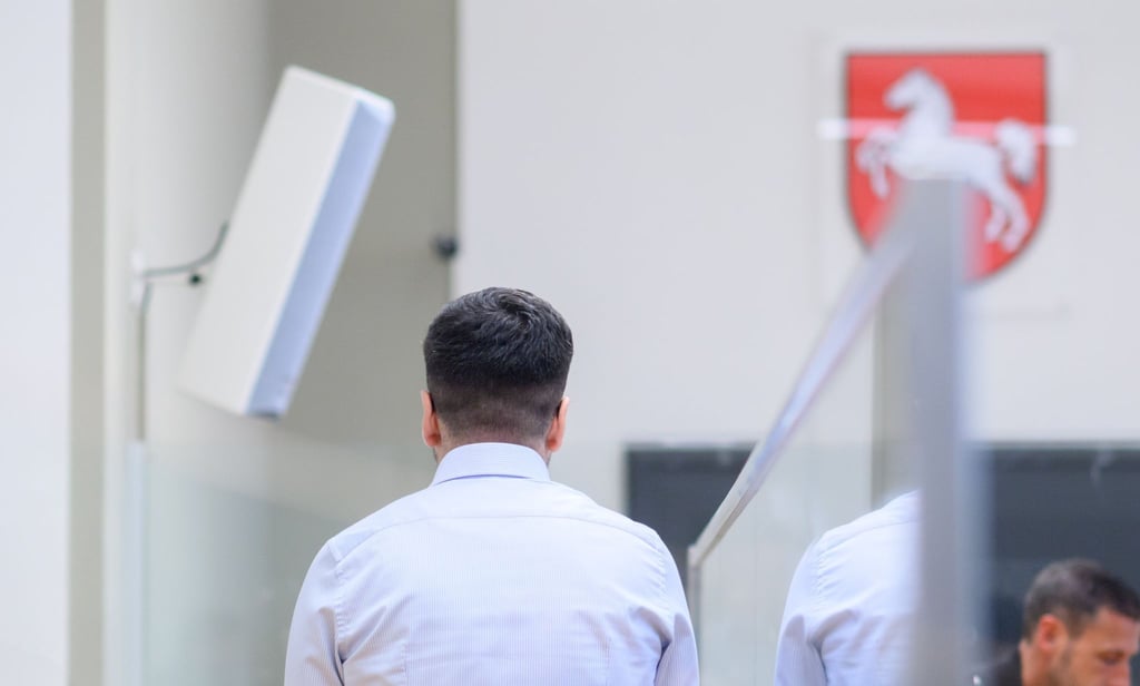 Im Prozess gegen einen mutmaßlich korrupten Staatsanwalt wird klar: Vermutet wurde zunächst, dass ein Polizeibeamter die undichte Stelle war. (Archivbild)