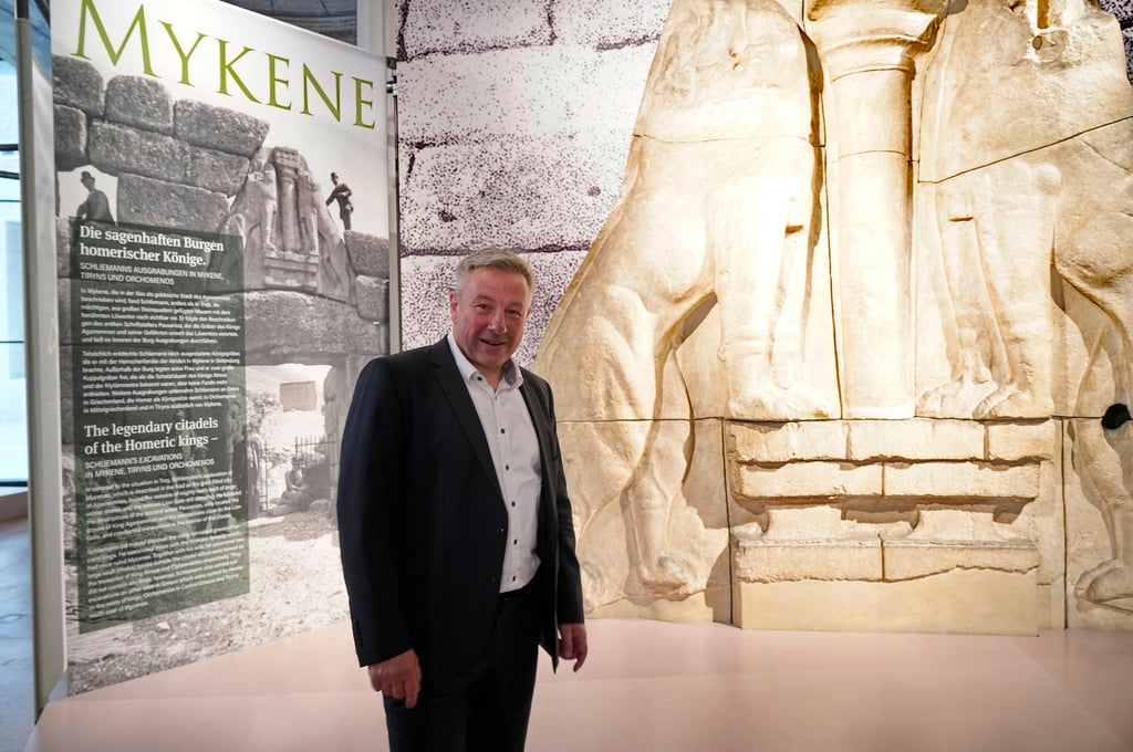 Prof. Matthias Wemhoff hier im Neuen Museum Berlin.