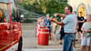 Die Freiwillige Feuerwehr Samswegen und zahlreiche Sponsoren wie Micheal Scheler dürfen sich dank Eigeninitiative über edas perfekte Wunschauto freuen. 