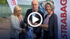 Zeitkapsel statt Spatenstich für das neue FCM-Funktionsgebäude: Magdeburgs Oberbürgermeisterin Simone Borris (l.), FCM-Präsident Jörg Biastoch und Innenministerin Tamara Zieschang ließen das Rohr, in dem unter anderem die aktuelle Volksstimme steckt, sinken.