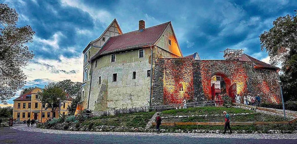 Beim 28. Roßlauer Burgtheatersommer gab es vom 15. Juli bis 17. August wieder volles Programm und bei 21 Abendvorstellungen Hamlet zu erleben.