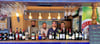 Romeo Schlanke (3.v.l.) mit seinem Team hinter der Theke im neuen Restaurant „Pure India Kila“ in der Burgstraße.