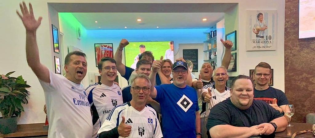 Ein wilder und treuer Haufen: Der HSV-Fanclub aus Halle liebt und leidet mit seinen Idolen.