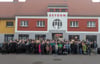 Nachdem die Genossenschaft die Mieten erhöhte und einen offenen Austausch mit den Mitgliedern ablehnte, versammelten sich Ende März rund 150 Mitglieder der GWG Reform am Bunten Weg in Magdeburg-Reform zum Protest. 