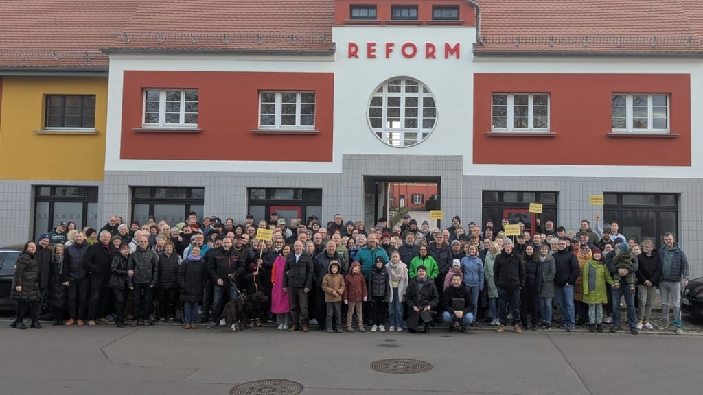 Nachdem die Genossenschaft die Mieten erhöhte und einen offenen Austausch mit den Mitgliedern ablehnte, versammelten sich Ende März rund 150 Mitglieder der GWG Reform zum Protest.
