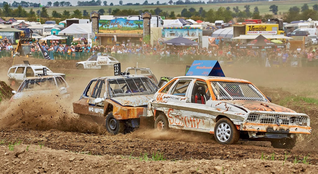Adrenalin und viel Staub sind wieder bei den Stockcar-Rennen im Gewerbegebiet an der A14 zu erwarten.