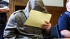 Abu Walaa, früherer IS-Statthalter in Deutschland, sitzt im Gerichtssaal am Verwaltungsgericht in Düsseldorf. (Archivbild)