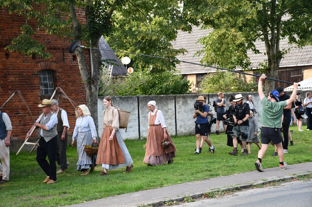 Momentaufnahme bei den Dreharbeiten für den historischen Film „In die Sonne schauen“ in Neulingen.