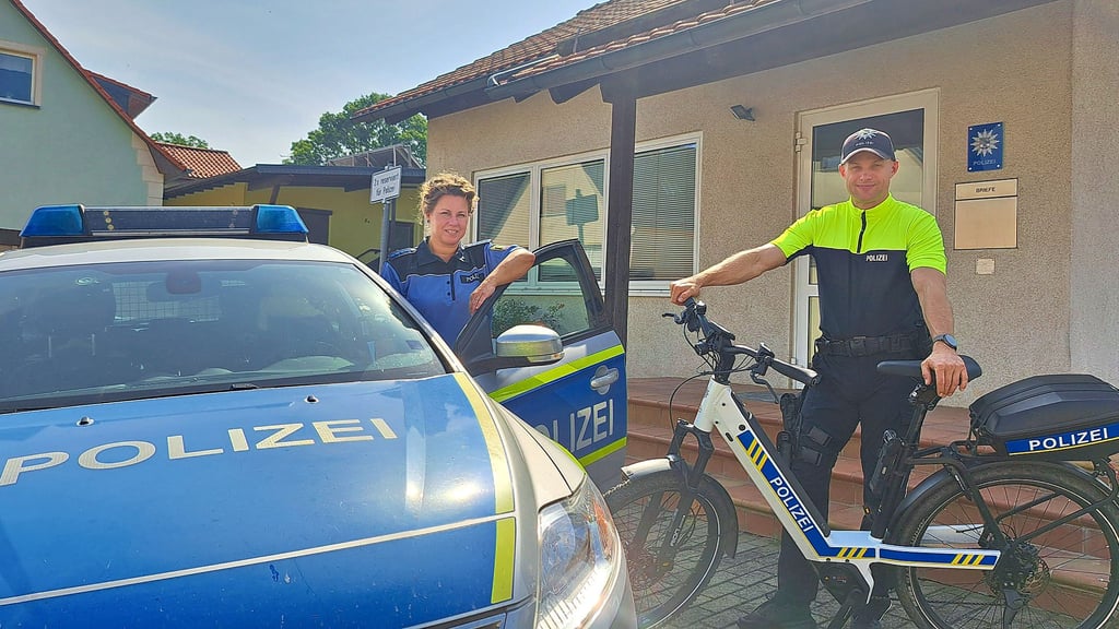 Katrin Schade und Andreas Knothe sind die Regionalbereichsbeamten für die Stadt Arnstein.
