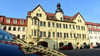 Die Verwaltung der Stadt Hettstedt samt Bürgermeister hat ihren Sitz im Rathaus der Stadt.
