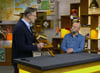 Die Sendung „Bares für Rares“ mit Moderator Horst Lichter (rechts) ist ein beliebtes Format, bei dem seltene Stücke von Zuschauern meistbietend von Experten gekauft werden. Ein Betrüger hat das TV-Format für eine Betrugsmasche genutzt und in Möckern eine Frau bestohlen.