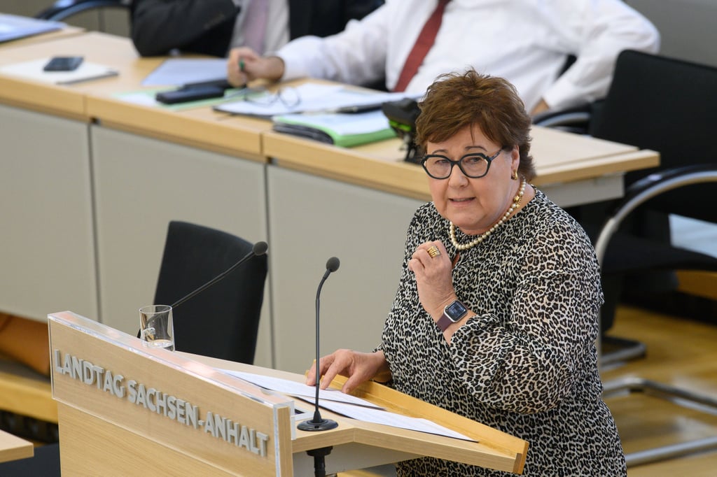 Landessozialministerin Petra Grimm-Benne (SPD) am Donnerstag im Landtag von Sachsen-Anhalt.