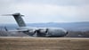 Transportflugzeuges von Typ Boeing C-17 Globemaster der US-Luftwaffe landen auch am Flughafen Leipzig/Halle. 