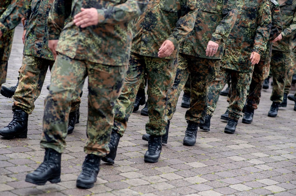 Sollten deutsche Soldaten in die Ukraine geschickt werden? Viele Politiker in Niedersachsen sind zurückhaltend. (Archivbild)