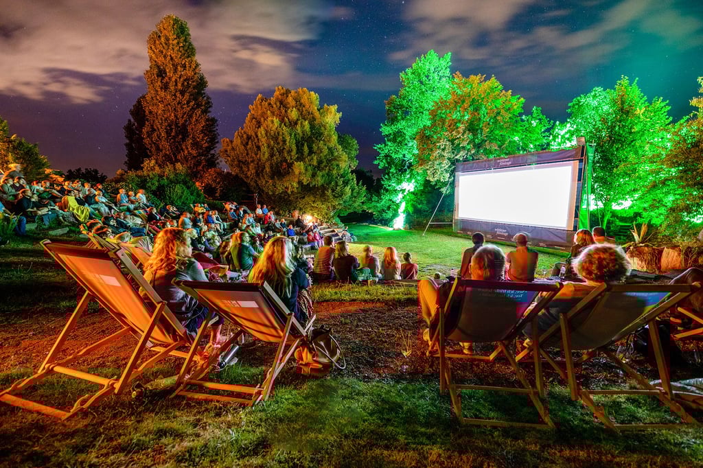 Hat eine besondere Atmosphäre: das Sommerkino in Wörlitz.