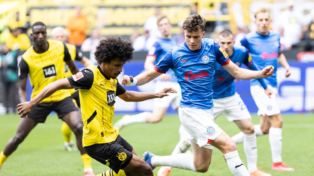 FCM-Neuzugang Max Geschwill (rechts) durfte sich in der Bundesliga schon mit Nationalspielern wie Karim Adeyemi (links) messen.