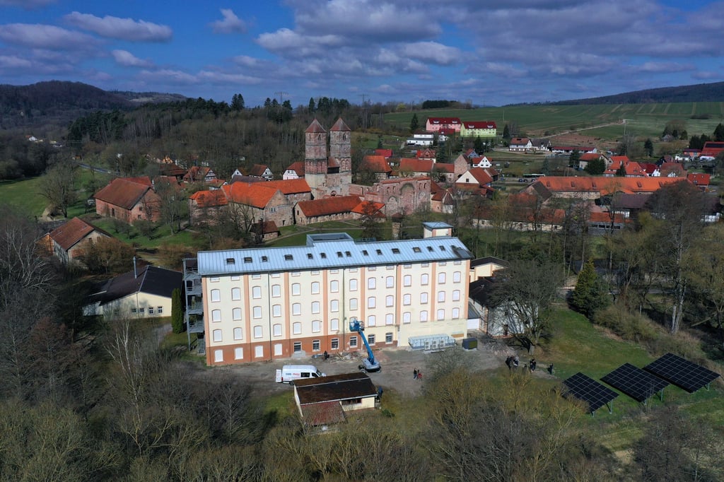 In Kloster Veßra ist ein neues Sammlungszentrum eröffnet worden, das mehreren Museen Platz für ihre Bestände bietet. (Archivbild)