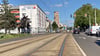 Die Askanische Straße in Dessau-Roßlau: In manch anderen Städten wäre ein solcher Straßenbahnabschnitt womöglich bereits begrünt.