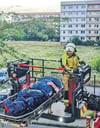 In den frühen Abendstunden galt es für die Feuerwehr in Burg, einen Bewohner eines Wohnhauses an der Yorckstraße per Drehleiter mit Korb (DLK) aus der dritten Etage zu transportieren. Er musste in ein Krankenhaus gebracht werden.   