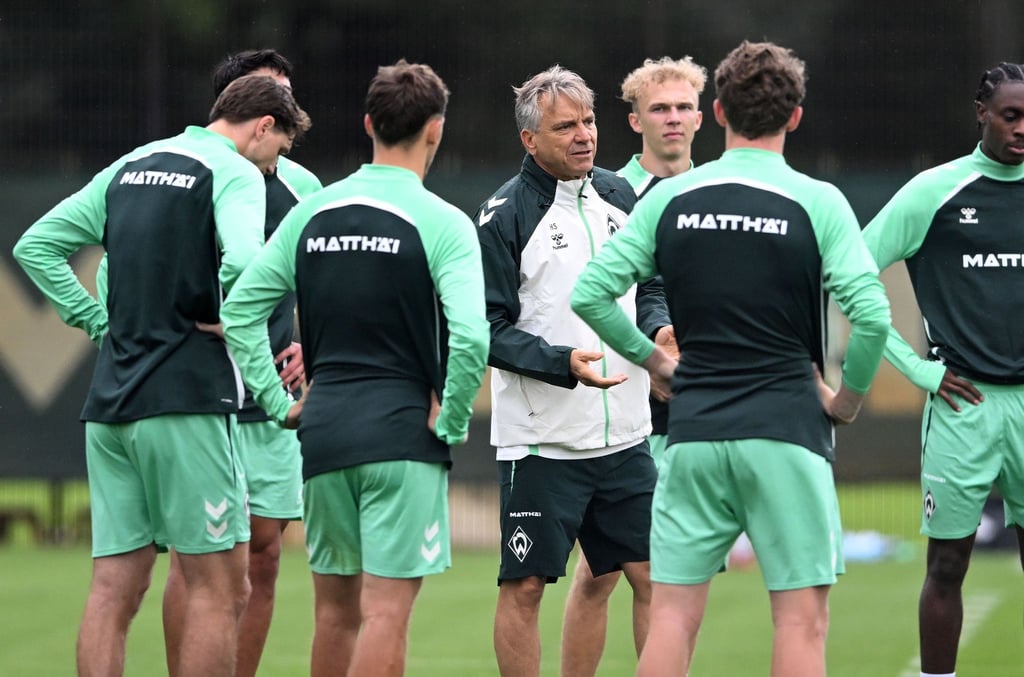 Der neue Werder-Trainer Horst Steffen und seine Spieler.