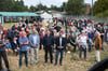 Vor einer improvisierten Bühne hatten sich vor wenigen Tagen in Brüchau zahlreiche Bewohner der Region, aber auch einige Landes-, Kreis- und Stadtpolitiker zu einem Protest zusammengefunden.