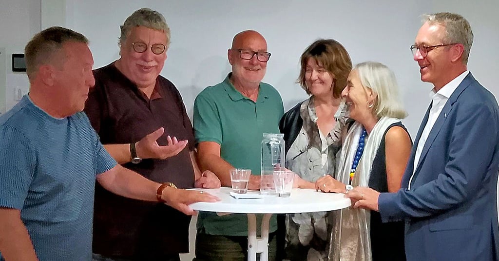 Feierstunde in Datteln: (v. li.) Tony Johnson, Lutz Nitz, Steve Thornley, Dagmar Turian, Rosemarie Schlosser und André Dora.