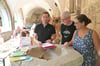 Oberbürgermeister Daniel Szarata (links) war zu Gast beim Sommerfest des Hospizvereins.