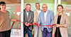 Staßfurts Bürgermeister René Zok (2. von links) und die Geschäftsführer der Wohnungsbaugesellschaft Staßfurt, Daniel Bierbach (3. von rechts) und der Pegasus GmbH, Michael Hauschild  (2. von rechts) sowie seine Mitgeschäftsführerin Judith Rothe (rechts) gaben den Treffpunkt mit dem symbolischen Scherenschnitt frei.