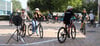 Mit voller Konzentration meistern die Schülerinnen und Schüler vom Sportgymnasium Magdeburg den Fahrrad-Parcours – ein praktisches Training für mehr Sicherheit im Straßenverkehr. 